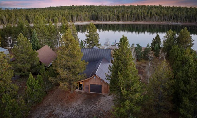 Island Park Casa | Lake Front|Hot Tub|Heated Garage|Private Dock