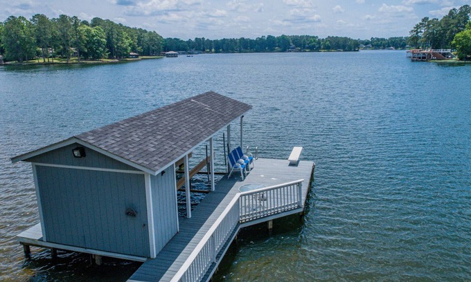 Henrico Casa | LAKE FRONT WITH GORGEOUS VIEWS & SPACIOUS BACKYARD + LOTS OF AMENITIES