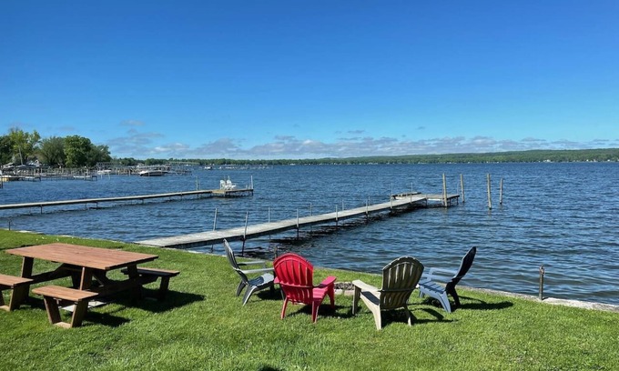 Mayville Cabaña | Lakefront Cottage W Dock, Fire Pit + BBQ junto a Marina y Beauties of Mayville