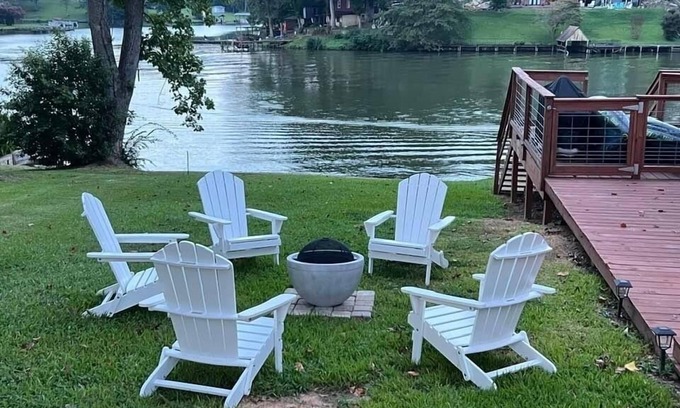 Greenwood Casa | Lake Greenwood Home -- Come refresh in a quiet cove!