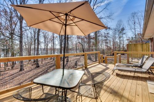 Anderson Casa | Lake Hartwell Retreat with Deck and Private Dock!