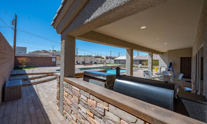 Lake Havasu City Casa | Lake Havasu Luxury Oasis: Heated Pool/spa Mini golf