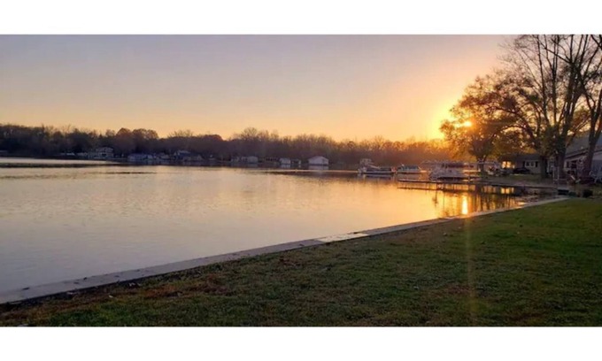 Warsaw Cabaña | Lake Haven Cottage Fun Summer Get Away! fishing and kayaks!