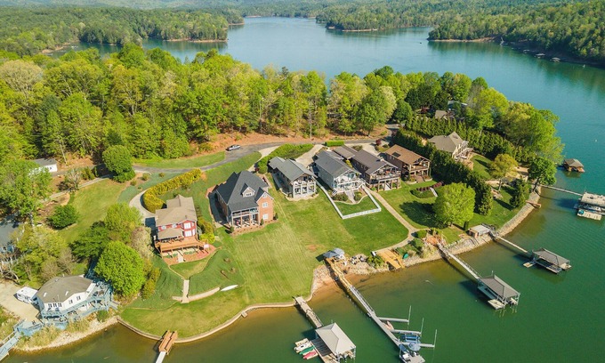 Marion Lake Club Casa | Lake Home – 3BR, 2 Balconies & Stunning Views from Private Waterfront Deck