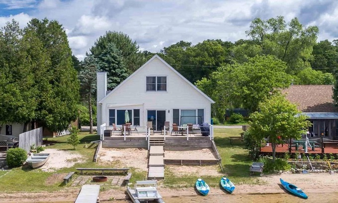 Twin Lake Casa | MÁS NUEVO Muskegon Lakefront Home-RESERVA VERANO 2020 SEMANAS