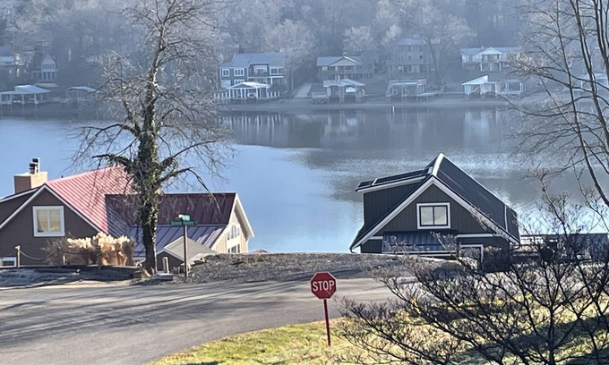 Howard Casa | Lake House Artistic Spa-Like Retreat - Quiet Peaceful cul-de-sac - Pet-Friendly!