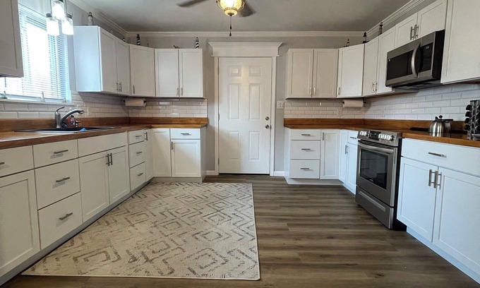 Eufaula Casa | Lake House Eufaula 2 Bedroom Home 1 block from Xtreme Cove Marina!
