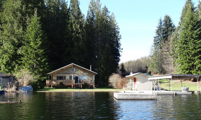 Lake Roesiger Cabaña | Lake house @ Lake Roesiger - Private beach & 1 acre of solitude