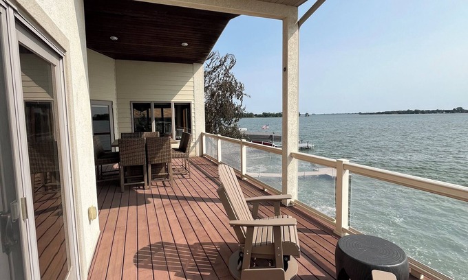 Rutland Casa | Lake house on Lake Madison! 4-bedroom, 3-bathroom house on the water!