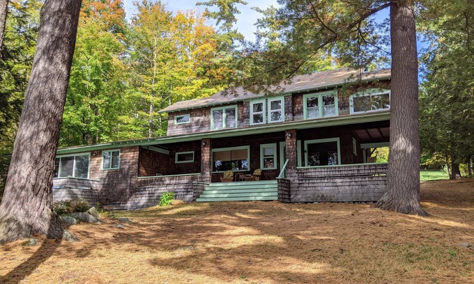 Glenburnie Casa | Lake house w. private dock on Northern Lake George