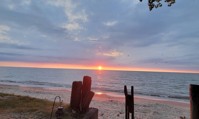 Au Gres Casa | Lake Huron Waterfront Oasis