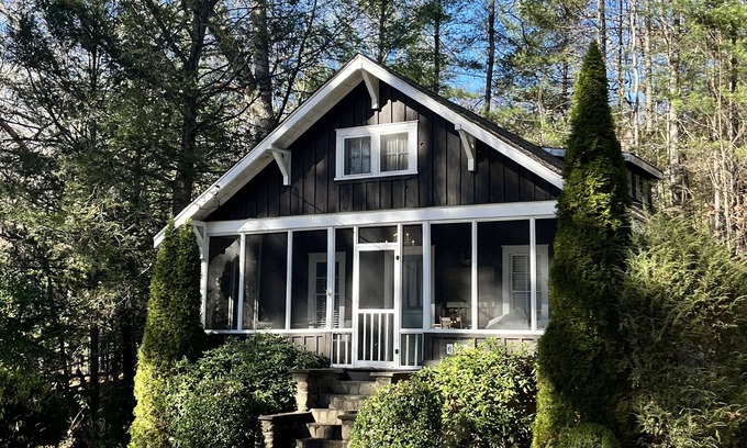 Waynesville Cabaña | Lake Junaluska cottage with amenities galore!