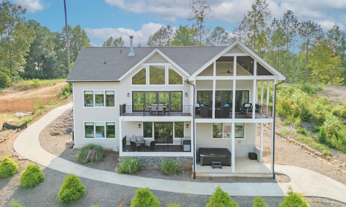 West Union Casa | Lake Keowee waterfront Escape!