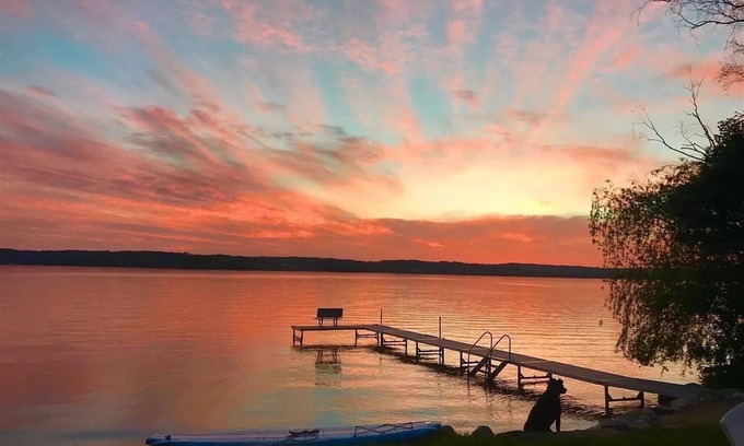 Traverse City Cabaña | Lake Leelenau Waterfront Cottage-close to Traverse City, Fishtown & Suttons Bay