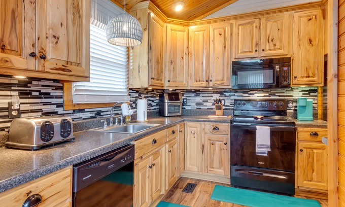 Penrod Casa | Lake Malone Vacation Rental w/ Boat Dock!