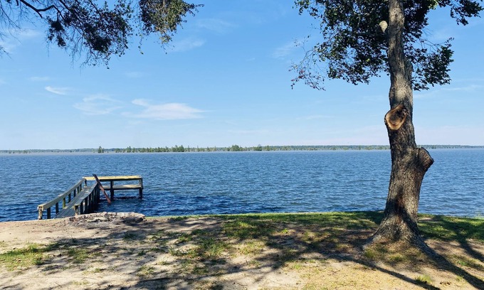 Calhoun County Casa | Lake Marion Lakehouse with 180° lake view