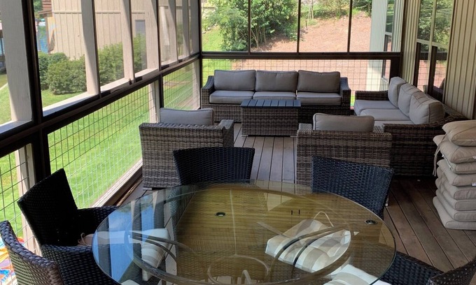Eclectic Casa | Lake Martin Kowaliga New Water Front Calm Water great for boat and swimming