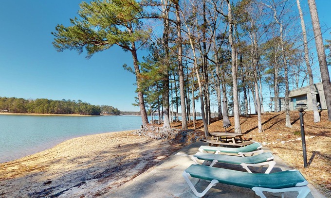 Little Kowaliga Casa | Lake Martin Oasis on Nero's Point, sleeps 15!