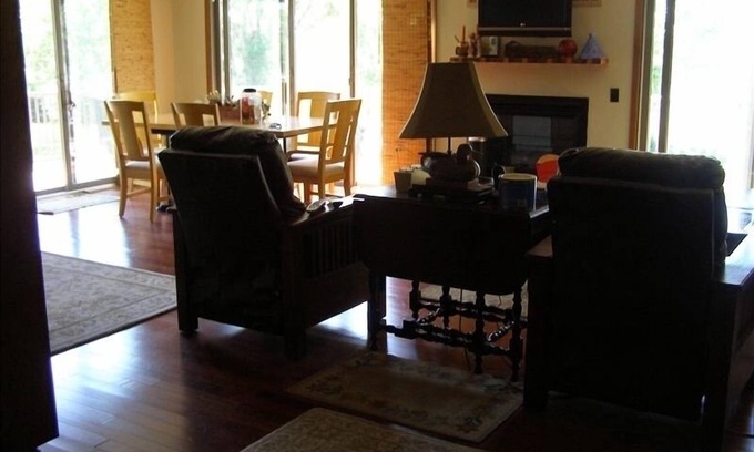 Lonergan Casa | Lake McConaughy Lake Front en casa, una cama King size con tres camas Queen, Dish TV, WIFI.