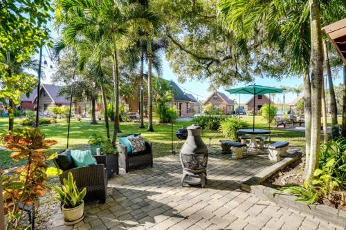 Taylor Creek Casa | Lake Okeechobee Dockside Cabin with Pool Access