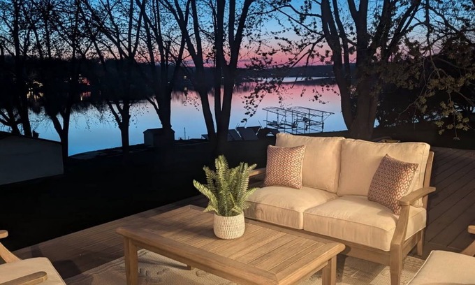 Panora Casa | Lake Panorama Luxe Retreat with Gourmet Kitchen & Stunning Sunsets