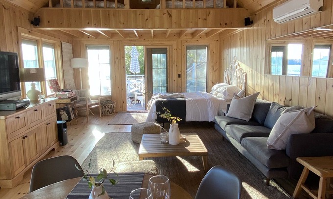 Muskoka Lakes Cabina | Lake Rosseau Island Cabin on the Water - BOAT ACCESS only!