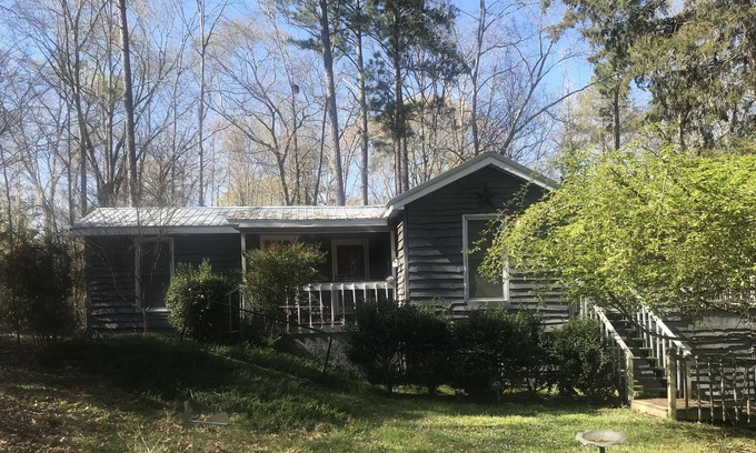 Lowndesville Casa | Lake Russell Cabin, outdoor activities, fishing, hunting, Sangria Shack. FUN!!