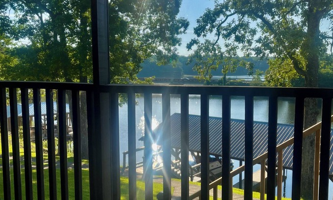 Northport Condominio | Lake side condo nearThe University of Alabama
