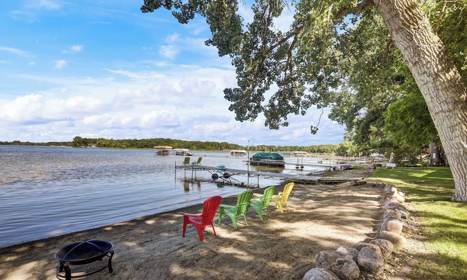 Darwin Casa | Lake Stella Private Beach Getaway