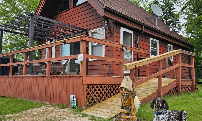 Hingham Cabina | Lake & Trail Getaway - Perfect for a Fall getaway!