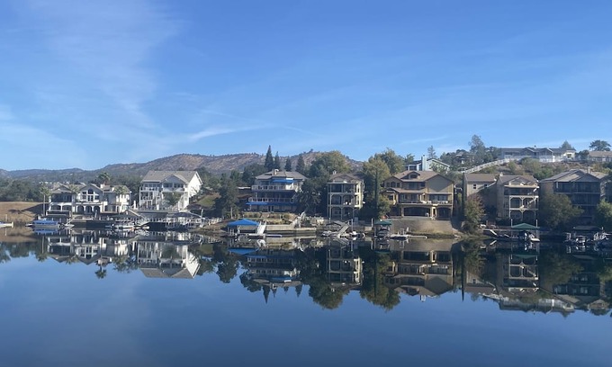 Copperopolis Casa | Lake Tulloch right on the water with private dock!