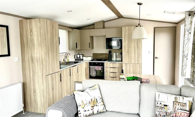 Fence Cabina | 4 Lake View, Pendle View Holiday Park. Clitheroe