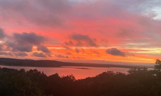 Canyon Lake Casa | Casa de vacaciones perfecta con impresionantes vistas al lago y hermosa decoración; cerca de rampa para botes