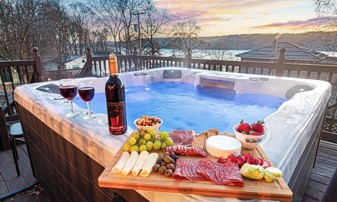 Watkins Glen Casa | ★Lake Views ★ Hot tub ★ King Beds ★ Mins to All