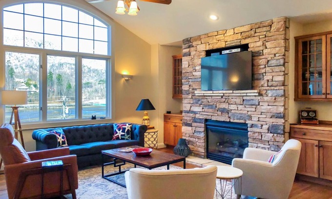 Lake Lure Casa | Lake Walk - Sr. Alquileres de vacaciones en Lake Lure