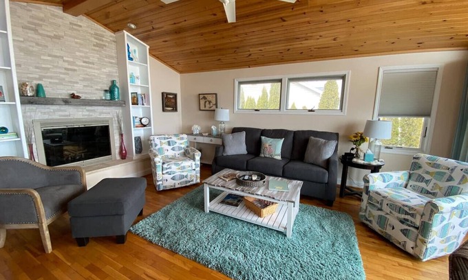 East Tawas Casa | Lake Watch - Beachfront