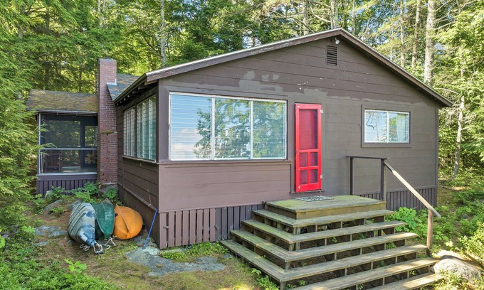 Moultonborough Cabina | Lake Winnipesaukee Waterfront Cottage in Moultonborough