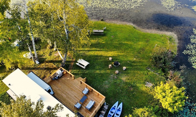 Halton Hills Casa | Lakefront 1 bedroom tiny home