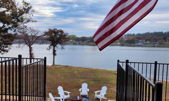 Bowie Casa | Lakefront 3-bedroom house on Amon Carter Lake in Bowie