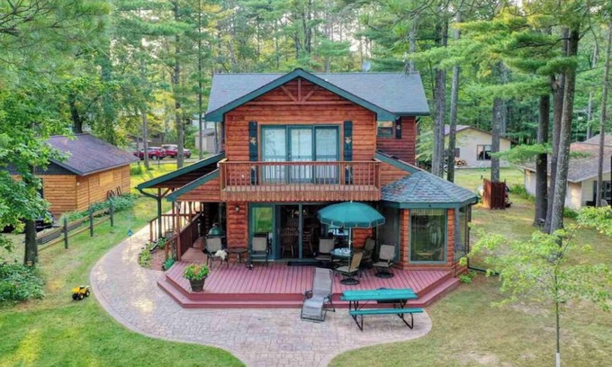 Willard Cabina | Lakefront 5 Bedroom Cabin on Mead Lake
