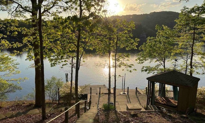 Waleska Casa | *Lakefront 5BR home*Indoor pool+sauna+game room