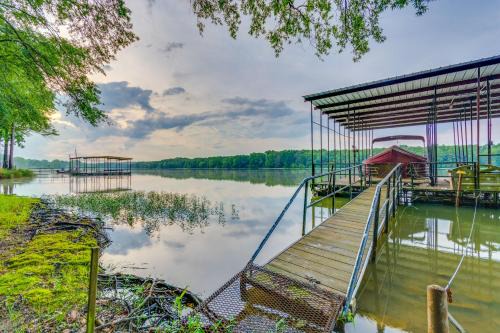 Scranton Casa | Lakefront Arkansas Abode - Deck, Grill and Fire Pit