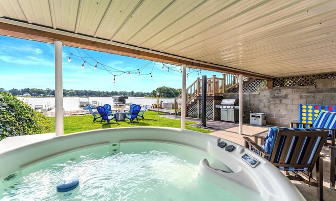 Twin Lake Casa | "Lakefront de vacaciones en su máxima expresión! TINA CALIENTE Sandy Beach PONTOON BOAT disponible