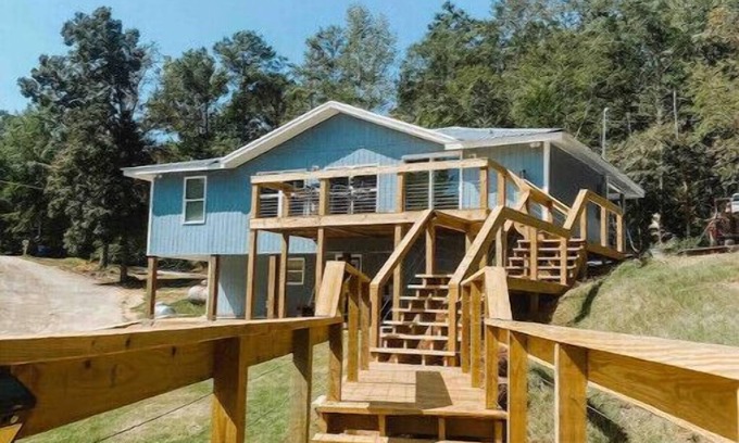 Deatsville Casa | Lakefront Bliss at Blü House-Hot Tub & Views