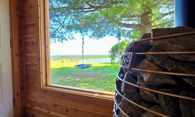 Vineland Cabina | Lakefront Cabin: Beach, Sauna & Casino