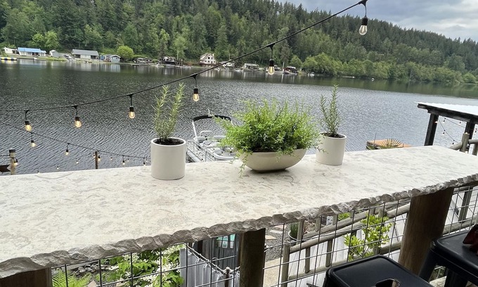 Eatonville Cabina | Lakefront Cabin in Eatonville, WA
