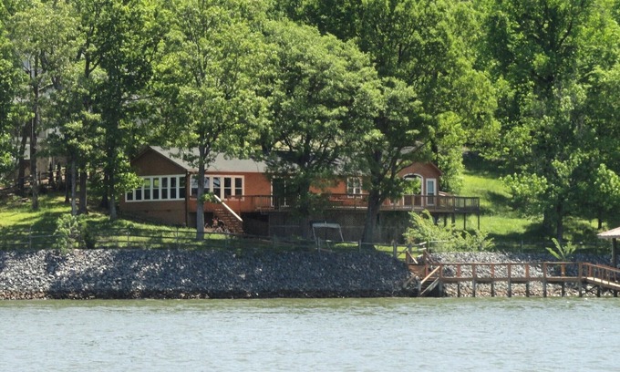 Bowling Green Cabina | Lakefront Cabin en el canal principal!