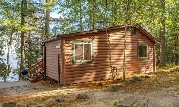 Orr Cabina | Lakefront Cabin with Shared Dock (Pet-Friendly)