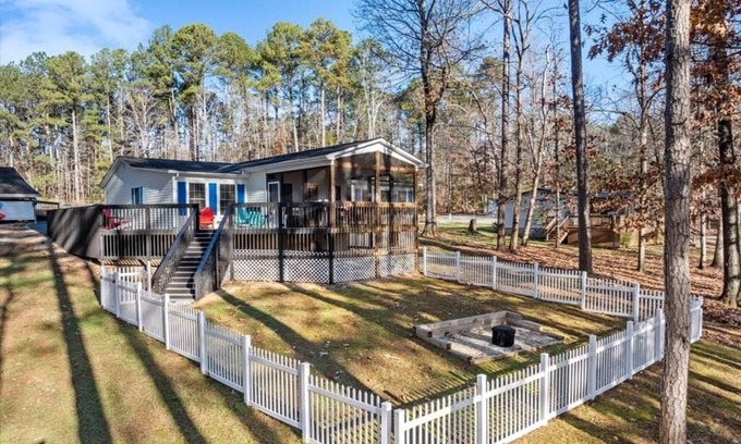 Wise Casa | Lakefront Charming 3-Bedroom home at Lake Gaston
