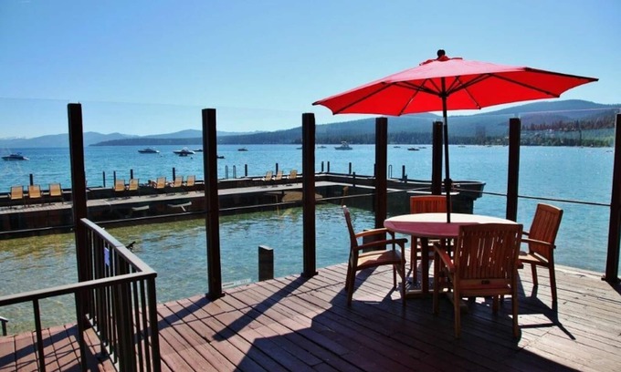 Tahoe Vista Condominio | Condominio frente al lago justo en el agua, vistas espectaculares !! Hermosa gran terraza.